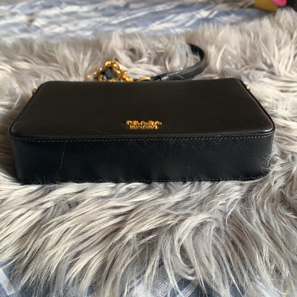 Authentic Prada
Flap Chain Small Black Saffiano Leather Shoulder Bag - Picture 4 of 16